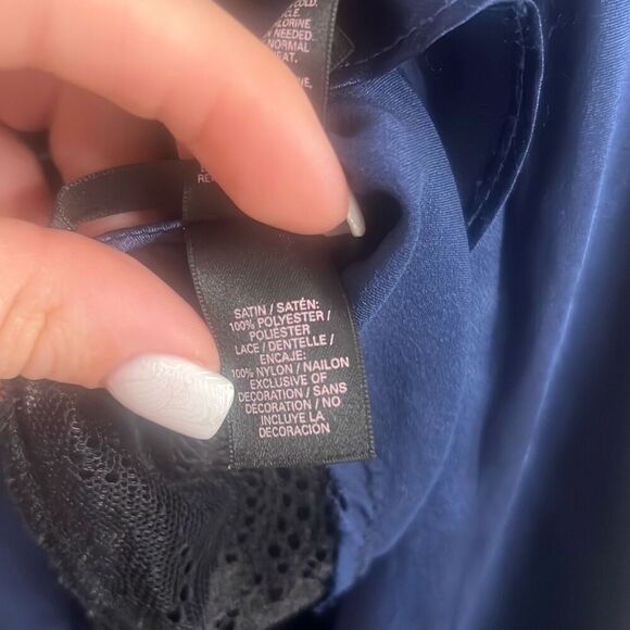 ✨Victoria's Secret Lace Detail Slip Sz Small Navy Chemises✨ - Picture 8 of 8